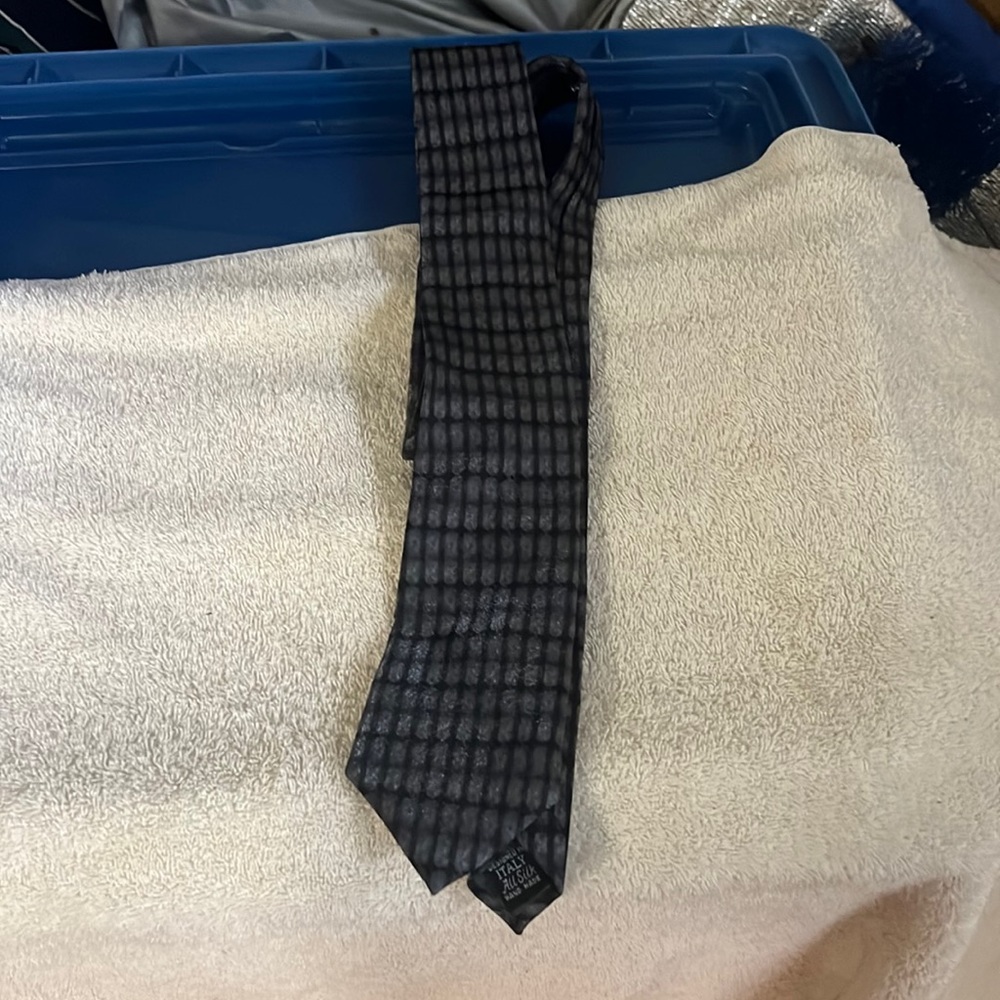 Men’s tie.